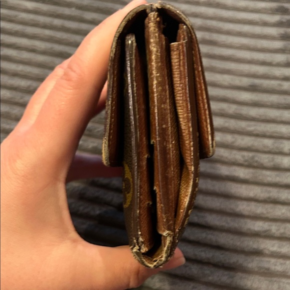 Louis Vuitton Monogram Snap Wallet - Picture 4 of 12